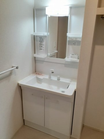 アン　アーブル　Ｂの洗面所|明るい洗面所です