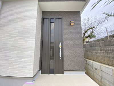 【玄関】 | 与那原町与那原（全2棟） | ※同仕様写真です