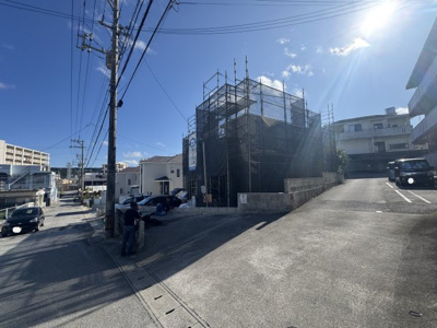 【前面道路含む現地写真】 | 与那原町与那原（全2棟） | ※北東側公道5.2m♪