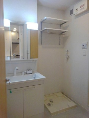 トー・アルブル　Ａの洗面所|脱衣スペースもあります