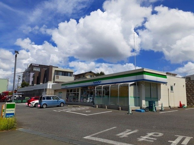 ＹＭハイツⅣの周辺|ファミリーマート龍田弓削店まで400m