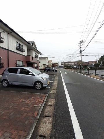 ドリームシャトーⅡの駐車場|車をお持ちの方に嬉しい駐車場付きの物件です