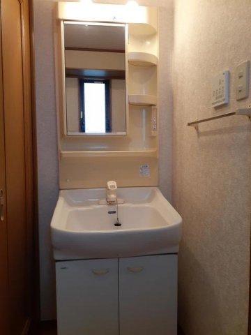 ソレアード城ヶ平Ⅰの洗面所|脱衣スペースもあります