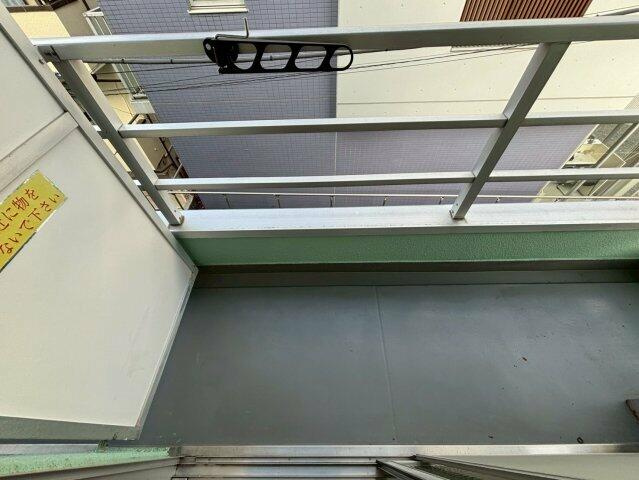 川崎市麻生区上麻生６丁目の賃貸マンションのバルコニー