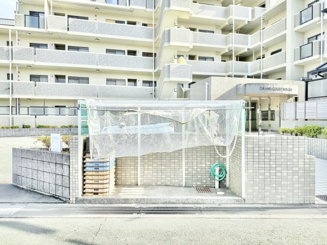 グラン・コート本郷のその他共用部分|敷地内にゴミ捨て場あり。
