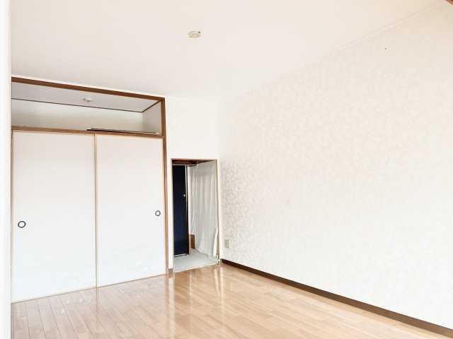 グラン・コート本郷の洋室|リビングから繋がる洋室。客間として、お子様のお昼寝やルームとしてetc...使い道は様々です。
