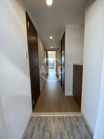 フォーリアライズ大阪ウエストベイの玄関|フォーリアライズ大阪ウエストベイ　廊下