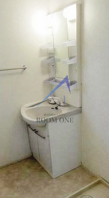 メゾンリブェールの洗面所|洗面台です。