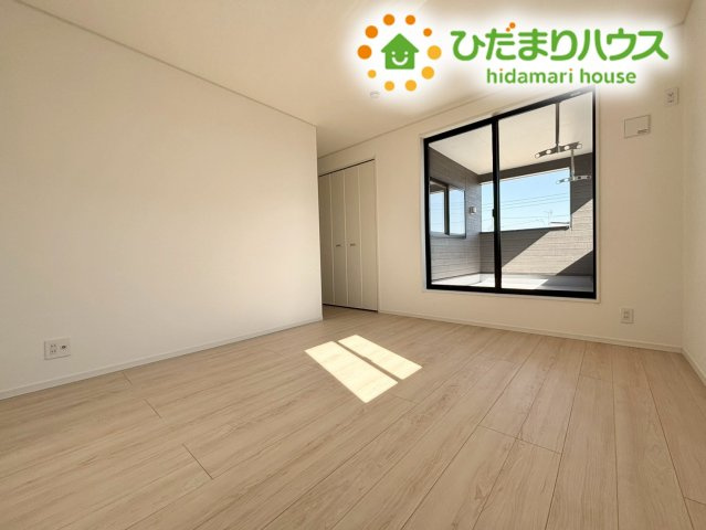 本庄市下野堂　第5　新築一戸建て　クレイドルガーデン　03の寝室|大きな窓があるので風通しが良く、朝は心地よい光を浴びて目覚めることができます☆