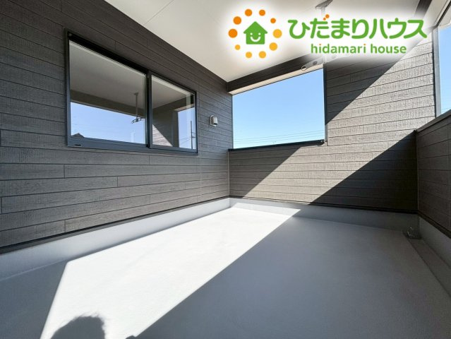 本庄市下野堂　第5　新築一戸建て　クレイドルガーデン　03のバルコニー|南西向きの日当たりの良いバルコニーです。
洗濯物が一度にたくさん干せる広さがあり、お布団干しも楽々こなせます。