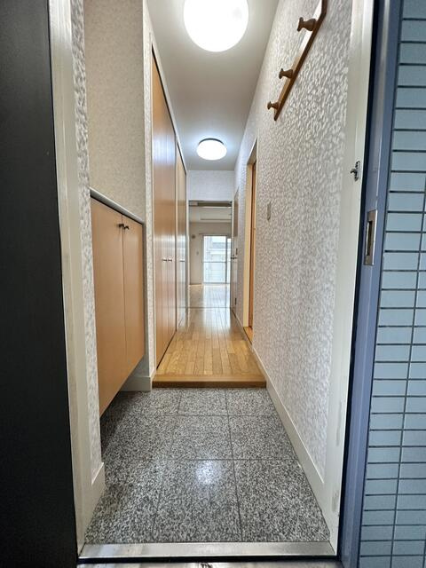 川崎市多摩区中野島３丁目の賃貸マンションの玄関