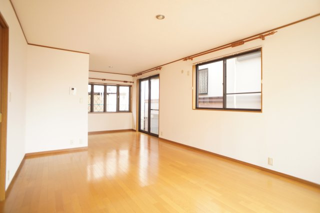 学園中戸建の居間・リビング