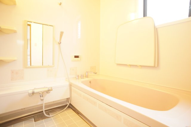 学園中戸建の浴室