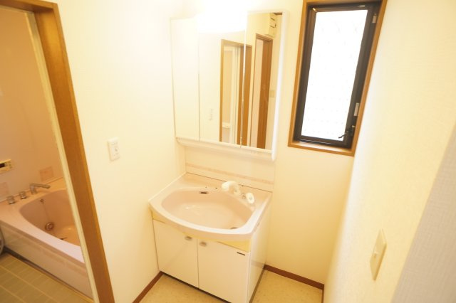 学園中戸建の洗面所