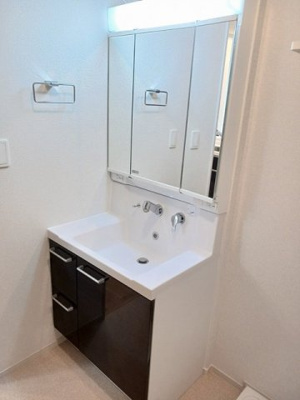 【洗面所】 | リベルタ美園 | 明るい洗面所です