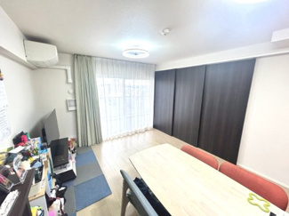 【居間・リビング】 | シティテラス習志野大久保ステーションコート | 広いＬＤＫでは家族が集まり一緒の時間を過ごせる工夫がされております！一日の中で多くの時間を過すことになるLDだからこそ、いつも穏やかな空間であることが必然。笑い声や会話は一生の宝物になりそうです！！