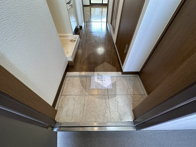 ビクトワール小阪の玄関