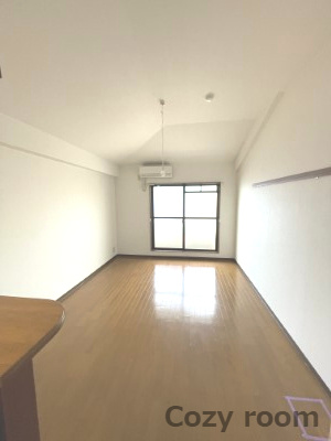 【洋室】 | イーストコート垂水町 | 南向きで明るい洋室8.8帖