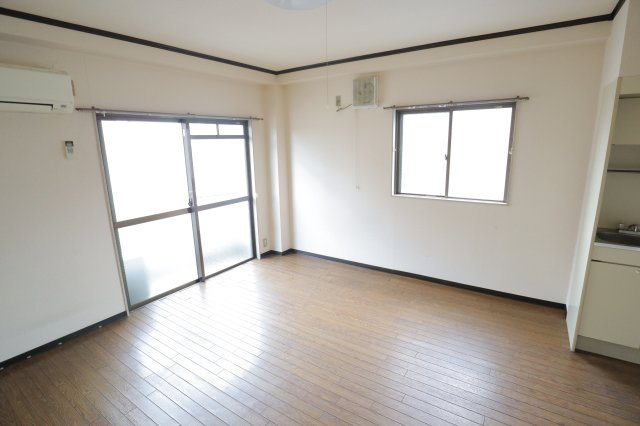 エクシード生駒の居間・リビング