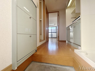 【玄関】 | グレイス千種 | 収納もある玄関です