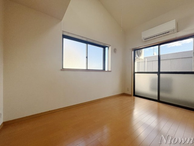 【居間・リビング】 | グレイス千種 | こちらのリビングで趣味の時間をお楽しみください