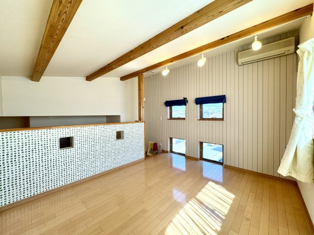 中央区有玉台4丁目の洋室|2階のフリースペース。セカンドリビングとしても趣味部屋として、お子さんの遊び場など日当たりも良く楽しい空間として利用できます！
