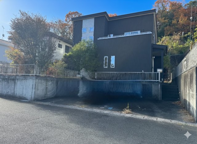 中央区有玉台4丁目の外観|静かな住宅地で見晴らしも良く、緑に囲まれた立地です。