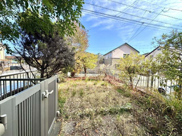 中央区有玉台4丁目の庭|愛犬やお子様の遊び場、ガーデニングも楽しめるちょうど良い広さです。