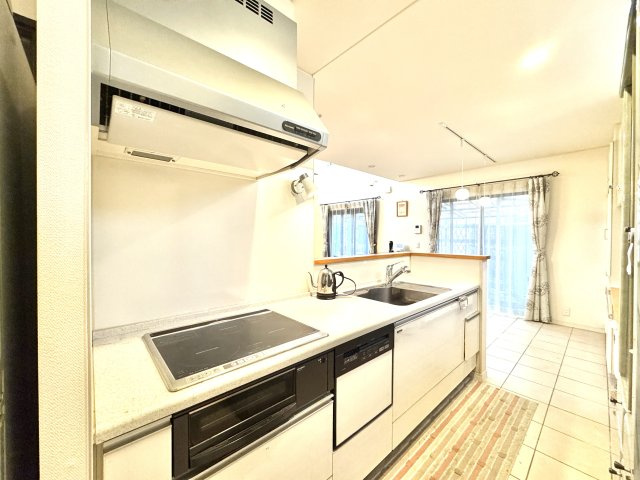 中央区有玉台4丁目のキッチン|HIコンロでキッチンがすっきり！食洗機もあり家事が時短できます。