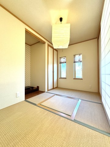 中央区有玉台4丁目の和室|リビングに繋がる3帖の小上がり和室！掘りごたつ用になってます！障子を閉めれば落ち着く空間。