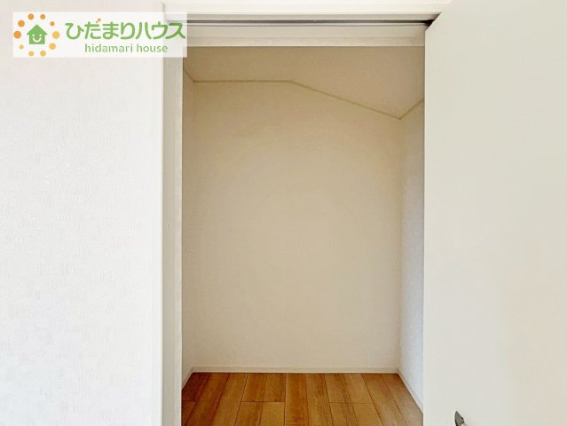 【収納】 | 守谷市松前台7丁目　新築戸建 | 季節物の衣類もスッキリ収納できる、ウォークインクローゼット完備です！！