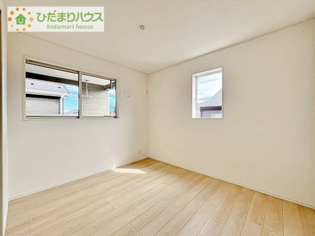 【洋室】 | 守谷市松前台7丁目　新築戸建 | お掃除しやすく、清潔感を保てるのでダニも発生しにくいフローリング♪