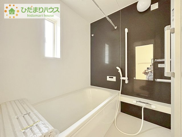 【浴室】 | 守谷市松前台7丁目　新築戸建 | 疲れが癒せる大きなバスタブ♪帰りが遅いご家族の方も気持ちよく入浴頂ける追焚き機能など設備も整っております(^^)