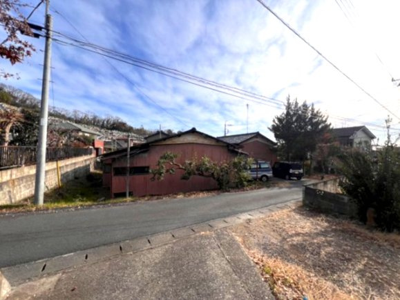 足利市大前町　母屋と作業場付き♪の前面道路含む現地写真