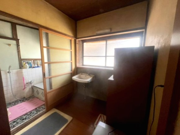 足利市大前町　母屋と作業場付き♪の脱衣所