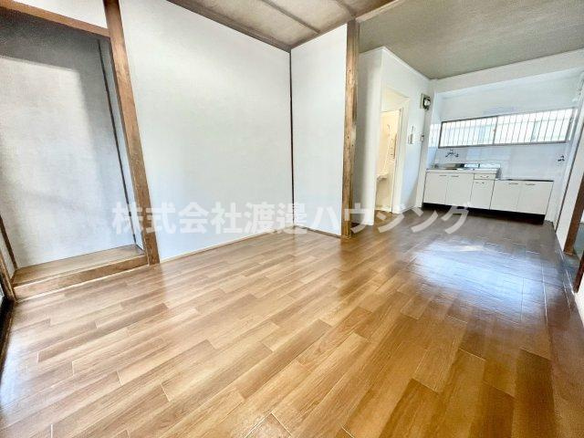 市役所側貸家の居間・リビング