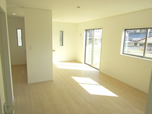 【居間・リビング】 | クレイドルガーデン甲府市羽黒町第1　2号棟 | 居間です
