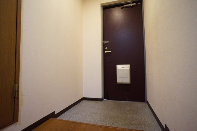 ヴァルヴェール生駒の玄関