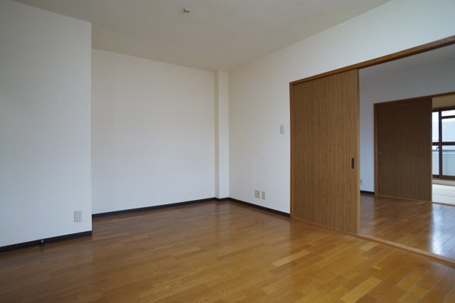 ヴァルヴェール生駒の居間・リビング