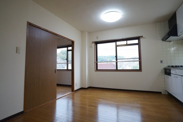 ヴァルヴェール生駒の居間・リビング