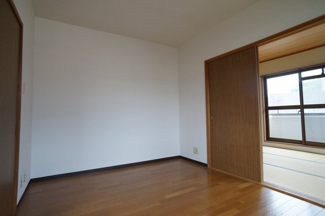 ヴァルヴェール生駒の居間・リビング