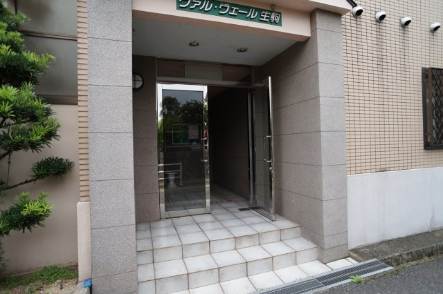 ヴァルヴェール生駒のエントランス