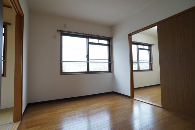 ヴァルヴェール生駒の居間・リビング