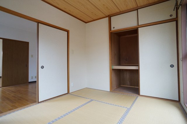 ヴァルヴェール生駒の和室