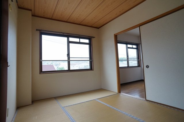 ヴァルヴェール生駒の和室