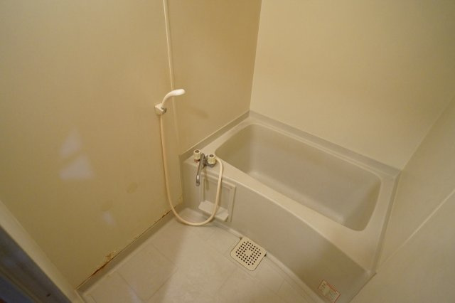 ヴァルヴェール生駒の浴室