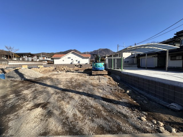 新築　吾妻郡中之条町大字伊勢町第2　2号棟の駐車場|　駐車スペースは並列2台+1台分可能です！					
