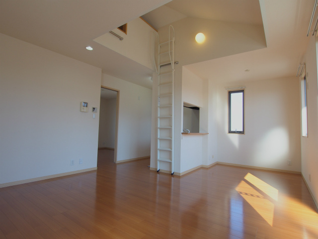 フィオレンテ　A棟の居間・リビング