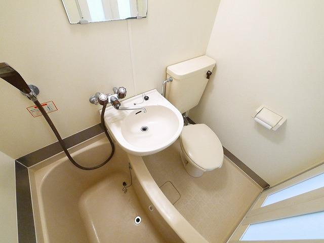 シングルモアの洗面所|明るい洗面ボウルです