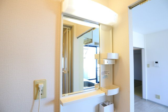 アルファ生駒の洗面所